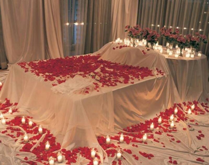 dormitor alb rosu romantic